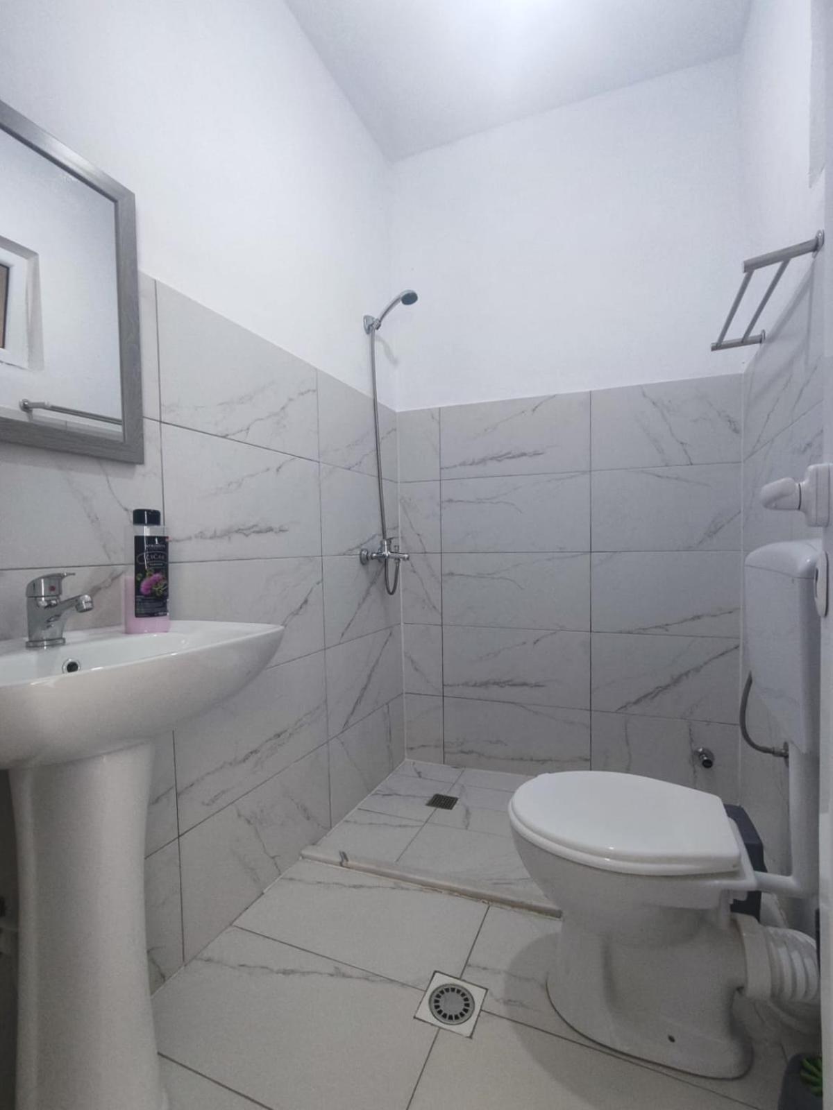 Roleo Guest House Lin Экстерьер фото