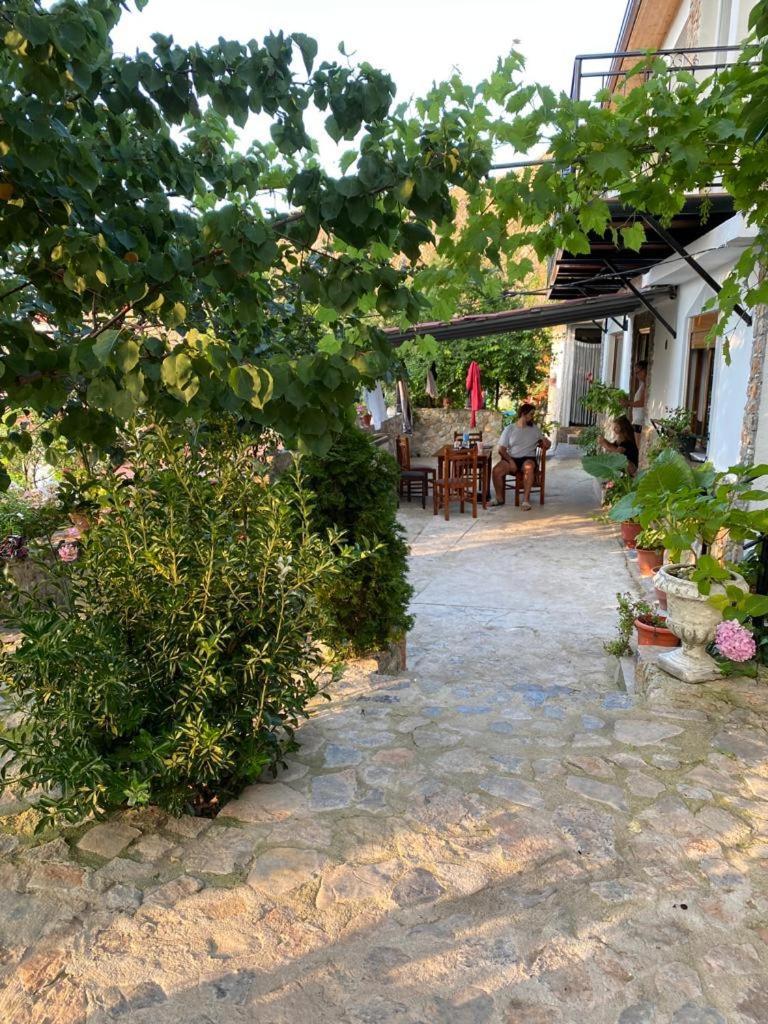 Roleo Guest House Lin Экстерьер фото